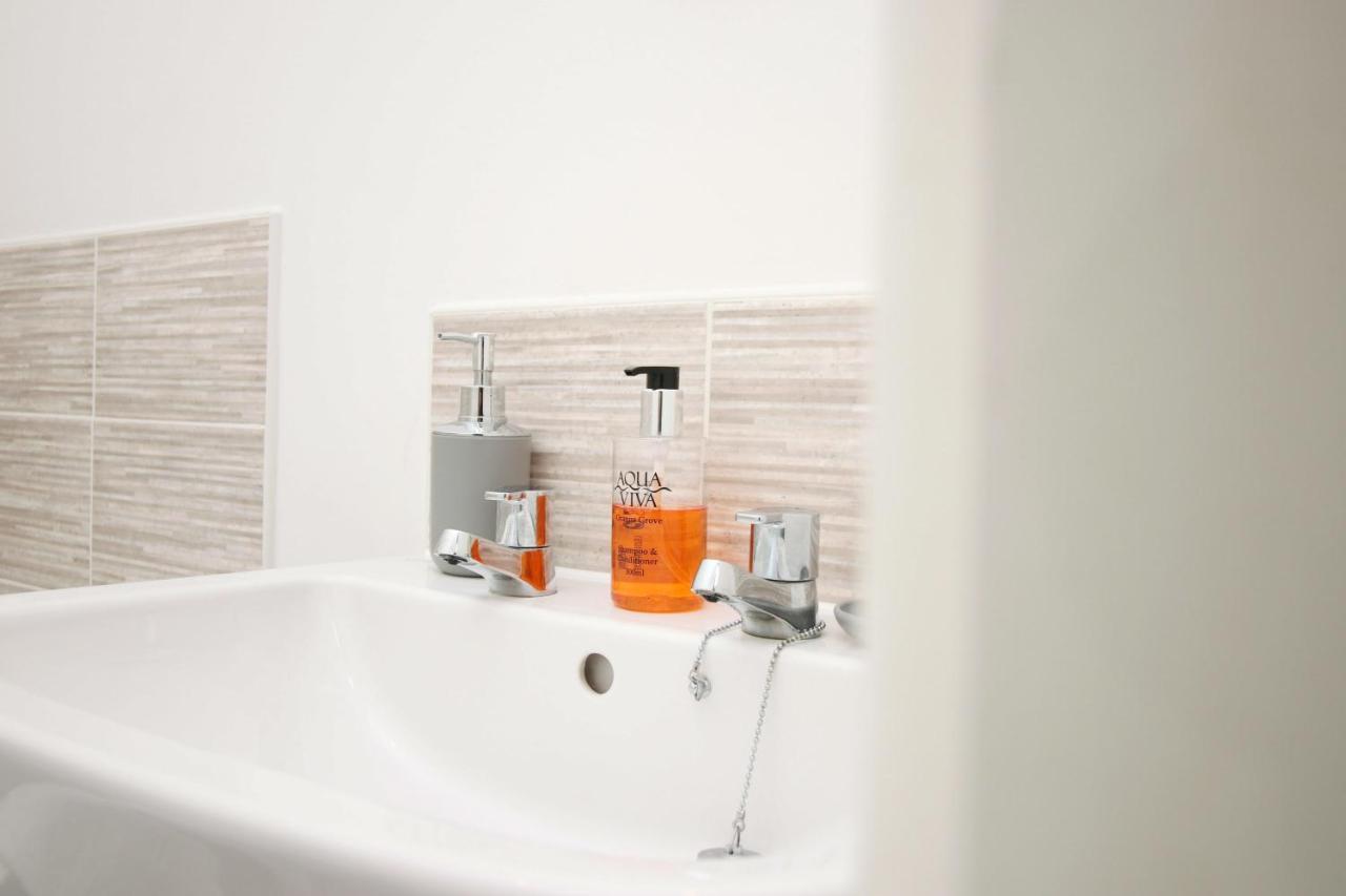 Beachview By Mia Living Close To Beach, Free Parking, Modern 2 Bedroom Apartment Barry Buitenkant foto